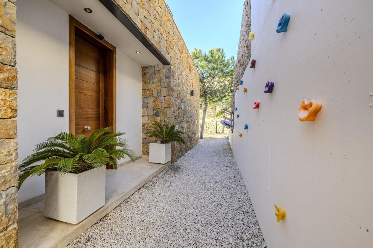 Properties for sale and rent in Spain photo 5