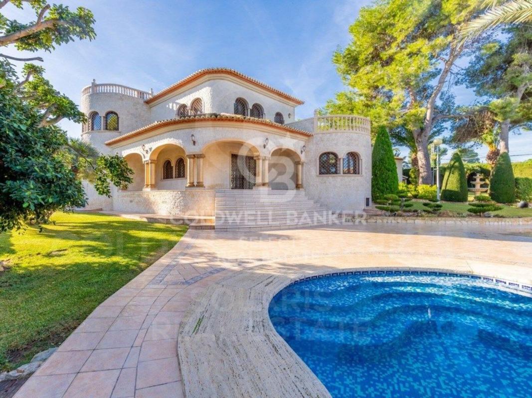 Properties for sale and rent in Spain photo 4