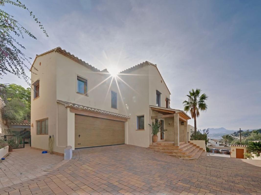 Properties for sale and rent in Spain photo 4