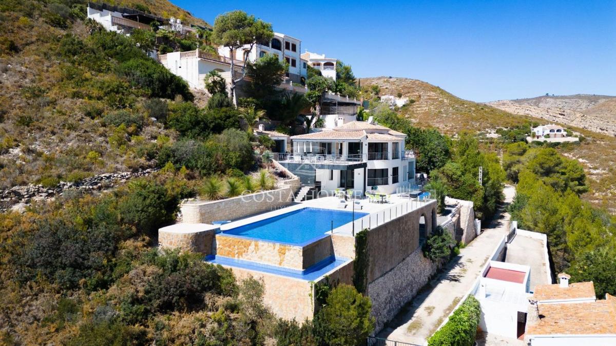 Properties for sale and rent in Spain photo 3