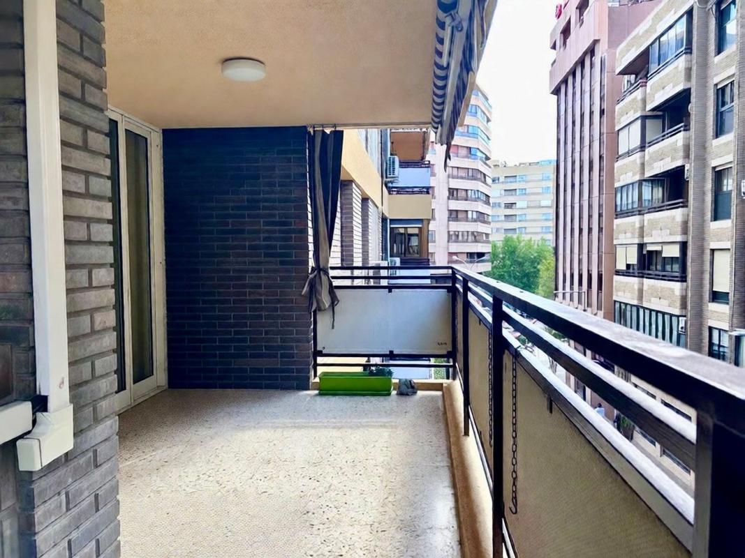 Продажа квартиры на Piso en Italia, Ensanche-Diputación, Alicante / Alacant, Аликанте / Алакант
photo 3
