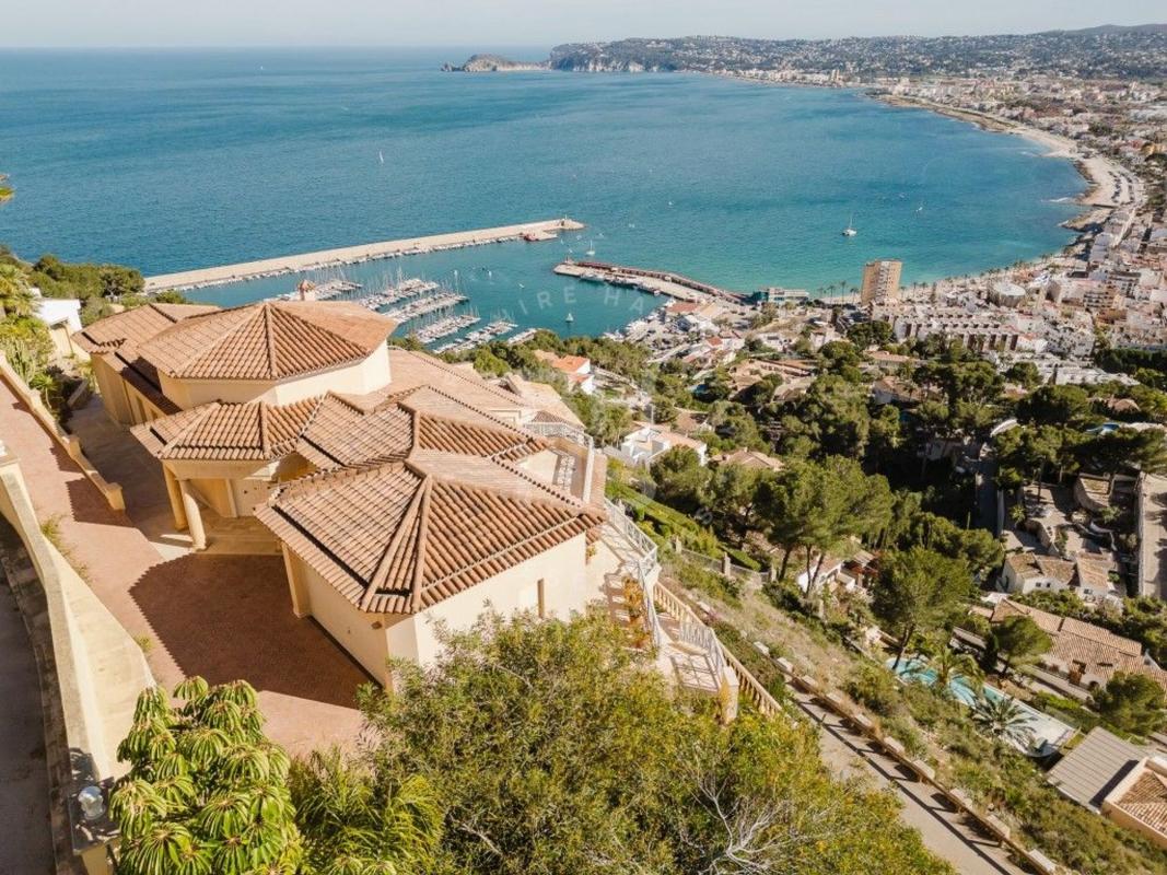 Properties for sale and rent in Spain photo 2