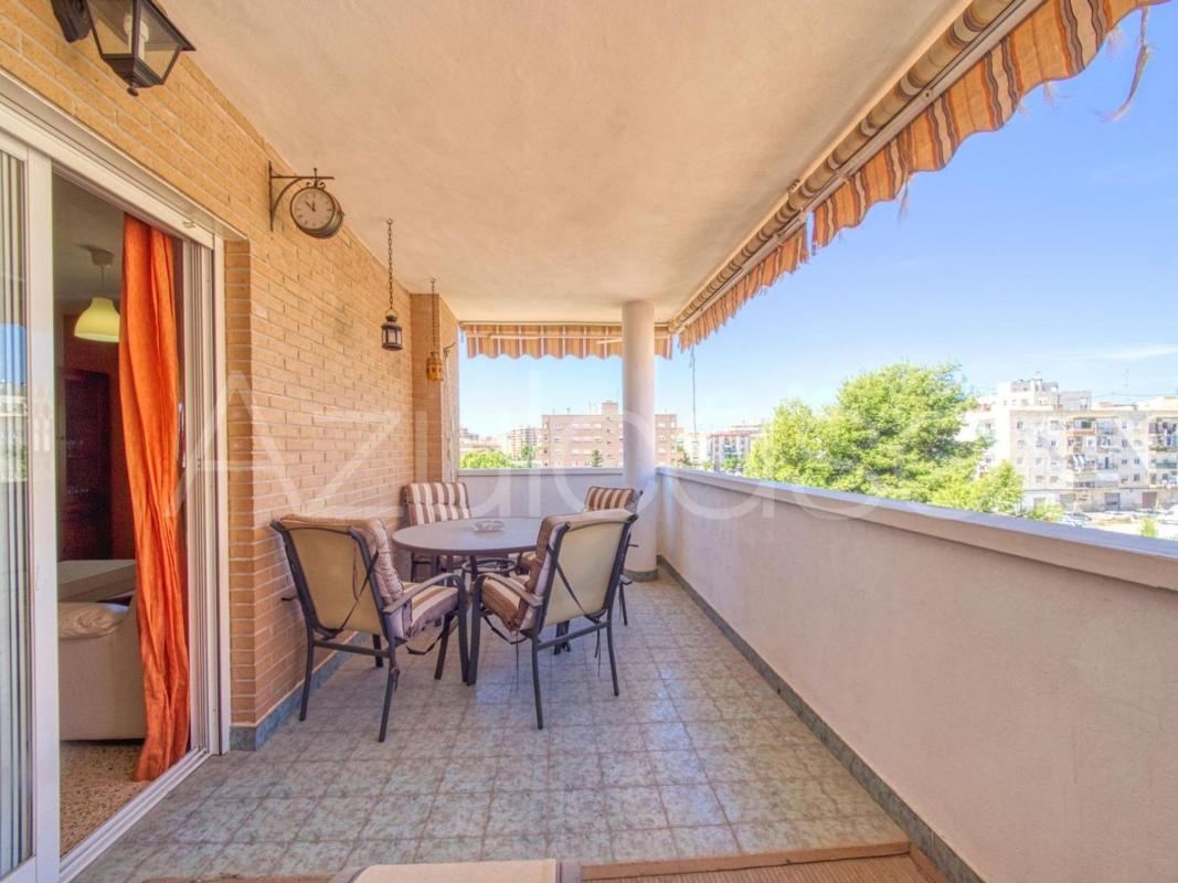 Venta de piso en Parque Avenidas - Vistahermosa, Alicante / Alacant
photo 1