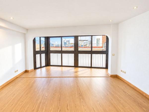 Продажа квартиры на Piso en Calle Apolo XI, Centro Urbano, Benidorm, Бенидорм
thumbnail 2