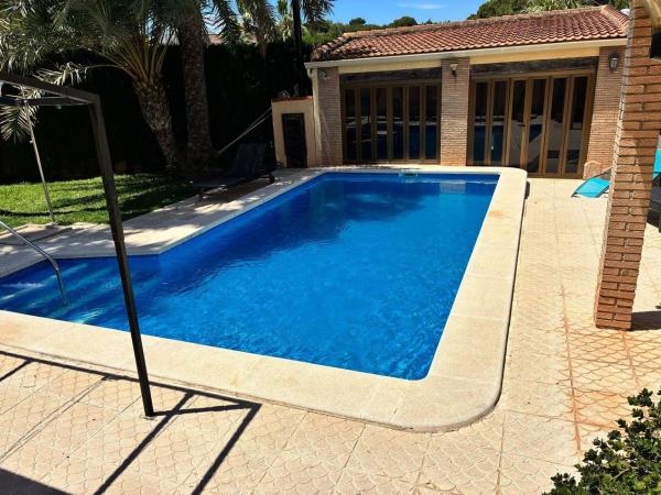 Independent chalet for sale in Casa o chalet en Los Balcones - Los Altos del Edén, Torrevieja, Torrevieja
thumbnail 3