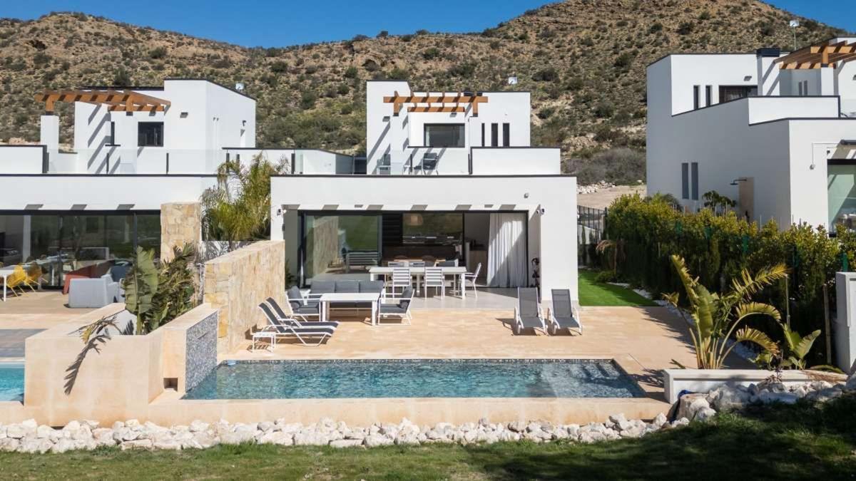 Propiedades en venta y alquiler en España photo 1