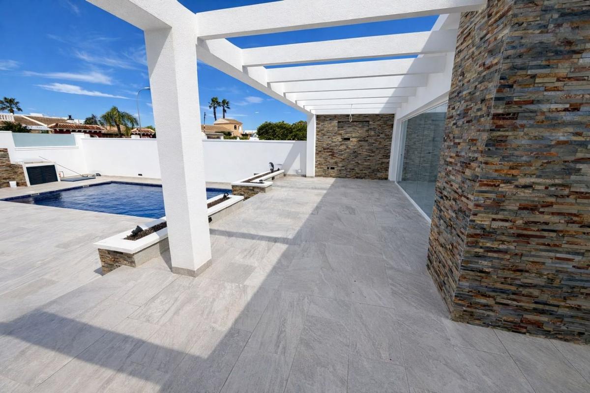 Sprzedaż niezależnego domku jednorodzinnego w Casa o chalet en La Siesta - El Salado - Torreta, Torrevieja, Torrevieja photo 3