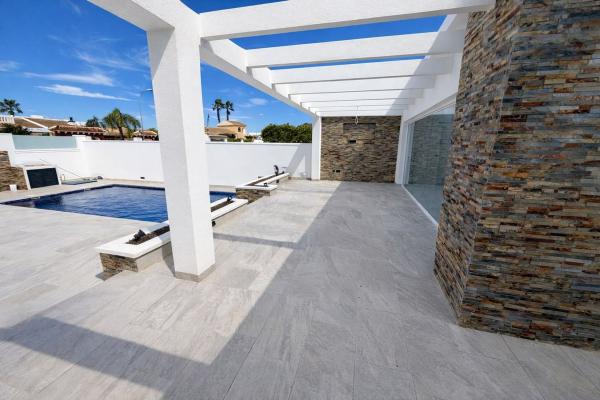 Chalet wolnostojący na sprzedaż w Casa o chalet en La Siesta - El Salado - Torreta, Torrevieja, Torrevieja thumbnail 3