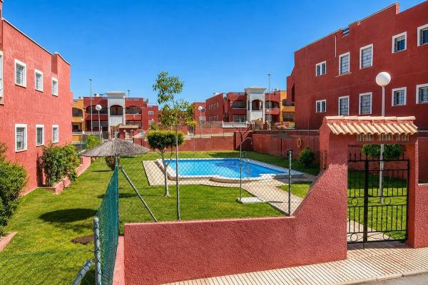 Chalet wolnostojący na sprzedaż w Casa o chalet en Zona Lago - Los Almendros, Orihuela, Orihuela thumbnail 3