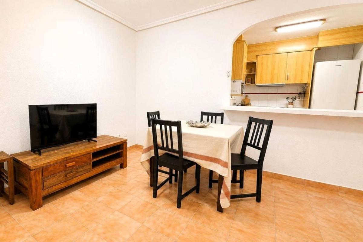 Venta de piso en Piso en Calle Arquitecto Larramendi, 16, Avenida Habaneras - Curva de Palangre, Torrevieja, Torrevieja
photo 3