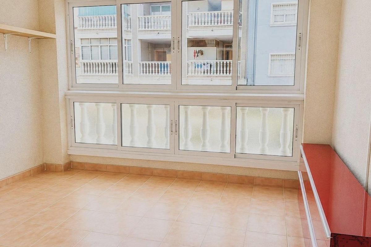 Venta de piso en Piso en Calle Arquitecto Larramendi, 16, Avenida Habaneras - Curva de Palangre, Torrevieja, Torrevieja
photo 5
