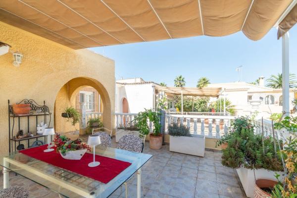 Casa o chalet independiente en Avenida de Torrevieja, 19, Los Balcones - Los Altos del Edén, Torrevieja thumbnail 2