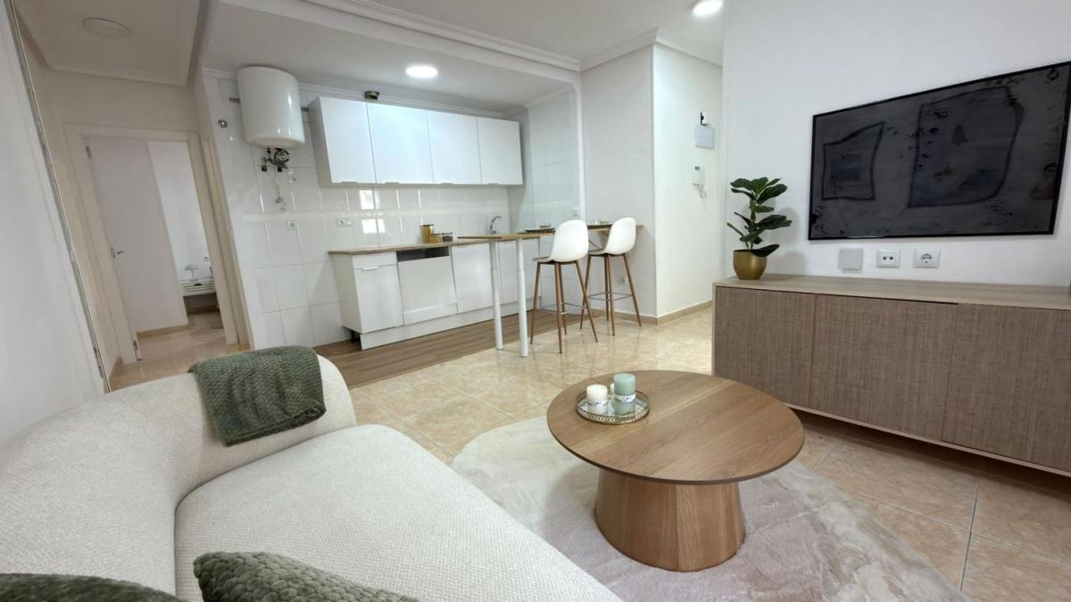 Venta de piso en Piso en Avenida Habaneras - Curva de Palangre, Torrevieja, Torrevieja
photo 2