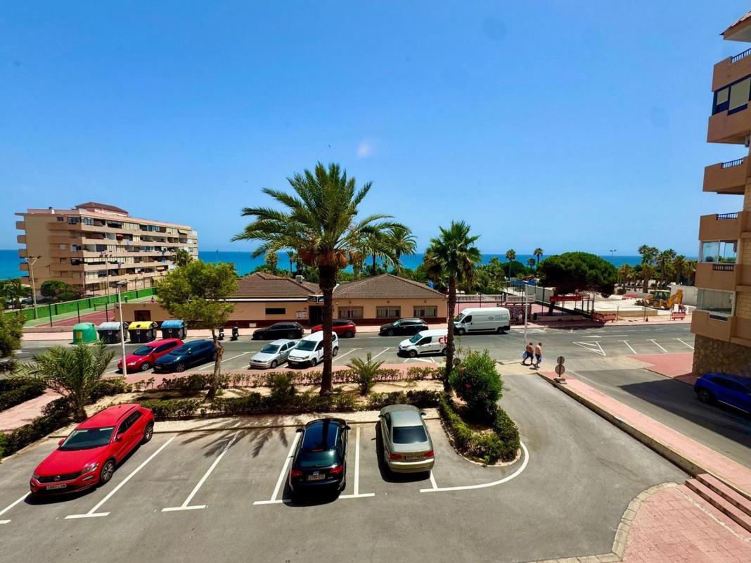 Sprzedaż mieszkania w Piso en Paseo de la Brisa, Cabo Cervera, Torrevieja, Torrevieja
photo 1