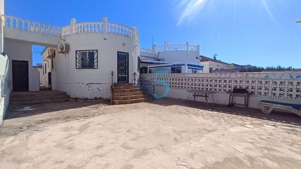 Independent chalet for sale in Casa o chalet en La Siesta - El Salado - Torreta, Torrevieja, Torrevieja
photo 1