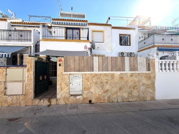 Sale of flat in Piso en Calle Carmen, La Siesta - El Salado - Torreta, Torrevieja, Torrevieja
photo 1
