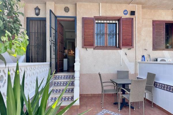 Chalet adosado en Juan Ramon Jimenez, 27, Zona los Frutales, Torrevieja thumbnail 2