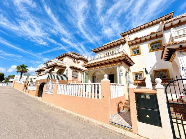 Chalet adosado en Calle Cabo Punta de Tarifa s/n, Lomas de Cabo Roig, Orihuela thumbnail 2