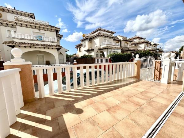 Chalet adosado en Calle Cabo Punta de Tarifa s/n, Lomas de Cabo Roig, Orihuela thumbnail 3