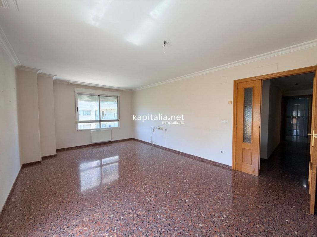 Sale of apartment in Piso en Barri Zona Nord, Alcoy / Alcoi, Alcoy
photo 3