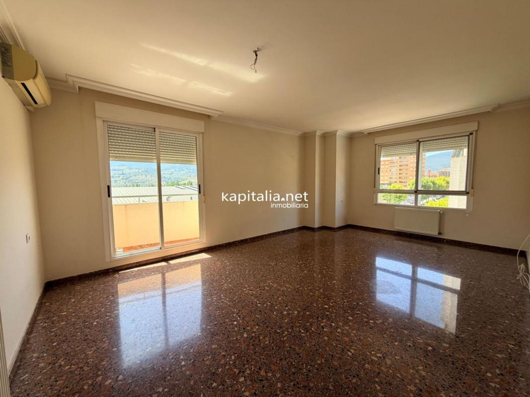 Sale of apartment in Piso en Barri Zona Nord, Alcoy / Alcoi, Alcoy
photo 4