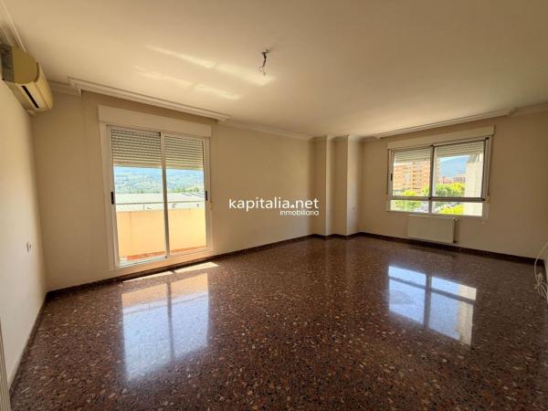 Продажа квартиры на Piso en Barri Zona Nord, Alcoy / Alcoi, Алкой
 photo 4