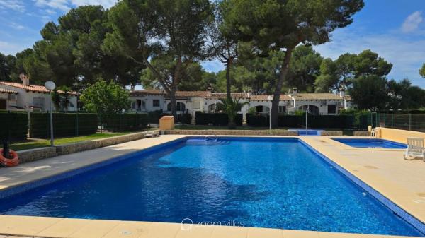 Частный шале на продаже в  Casa o chalet en Pinar de Advocat-Cometa, Moraira, Морайра photo 1