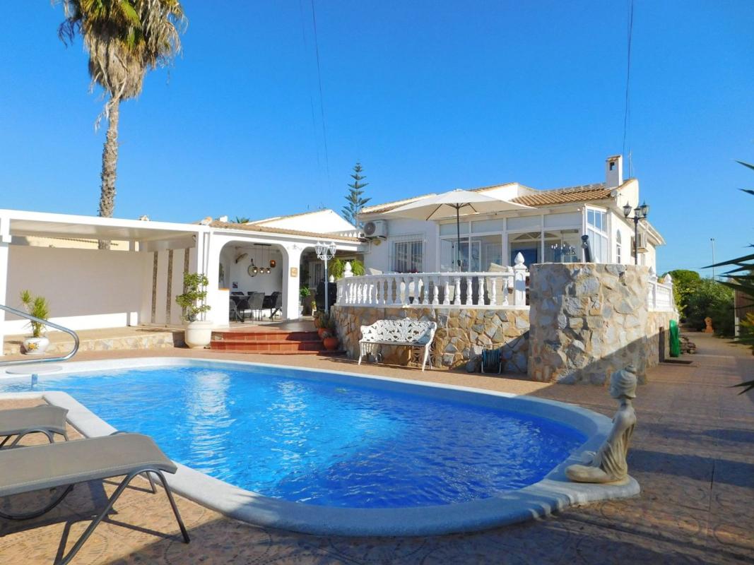 Sprzedaż niezależnego domku jednorodzinnego w Casa o chalet en La Siesta - El Salado - Torreta, Torrevieja, Torrevieja photo 1