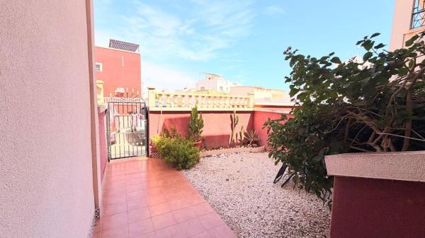 Casa o chalet independiente en Zona Lago - Los Almendros, Orihuela thumbnail 3