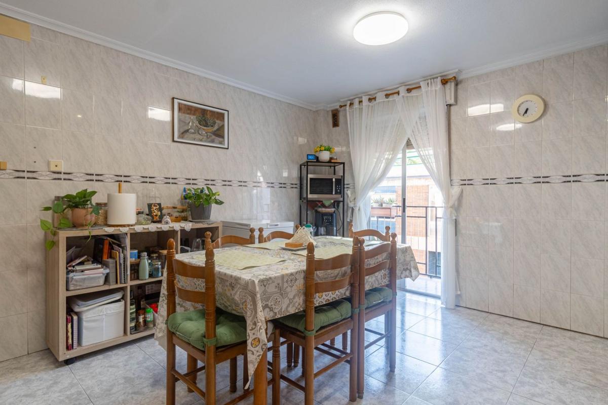 Sale of apartment in Piso en Dr Ferran, Reina Victoria-Miguel Hernández, Elche / Elx, Elche / Elx
 photo 3