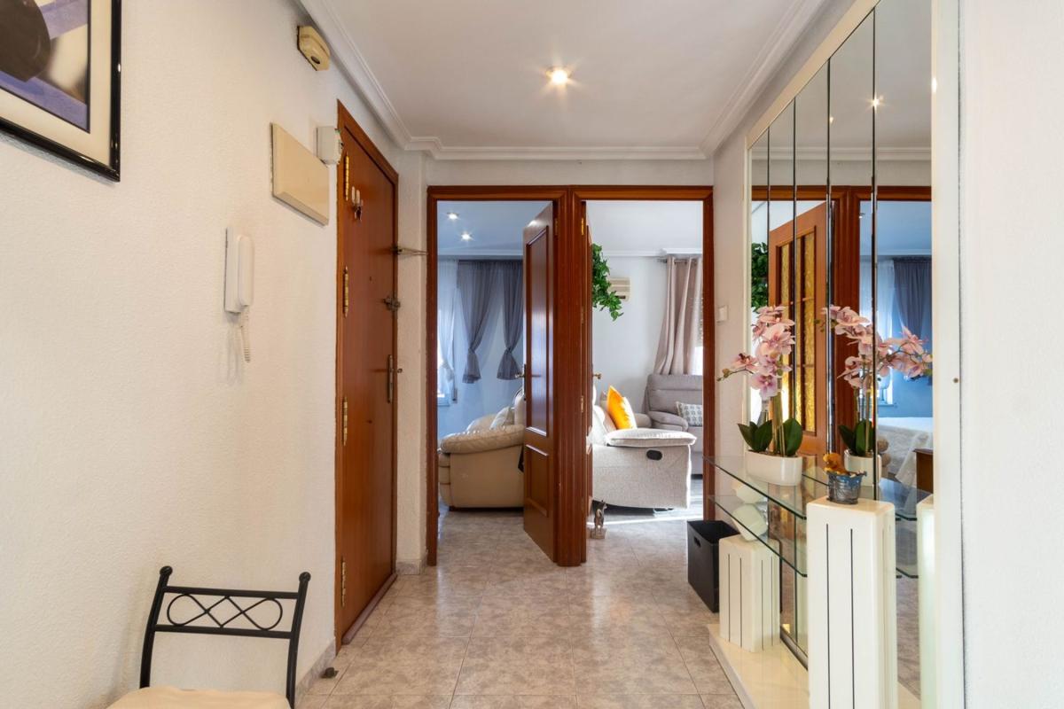 Sale of apartment in Piso en Dr Ferran, Reina Victoria-Miguel Hernández, Elche / Elx, Elche / Elx
 photo 4