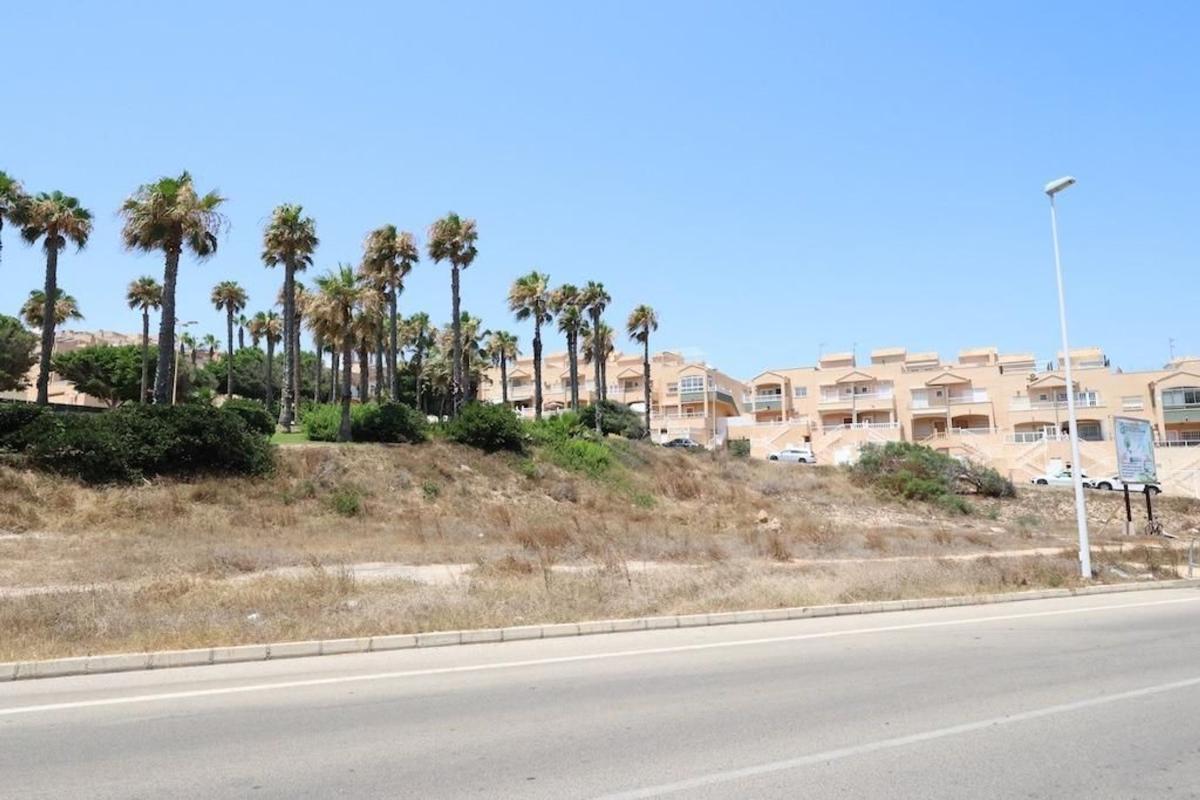 Terreno en venta en Torrevieja, Alicante photo 1