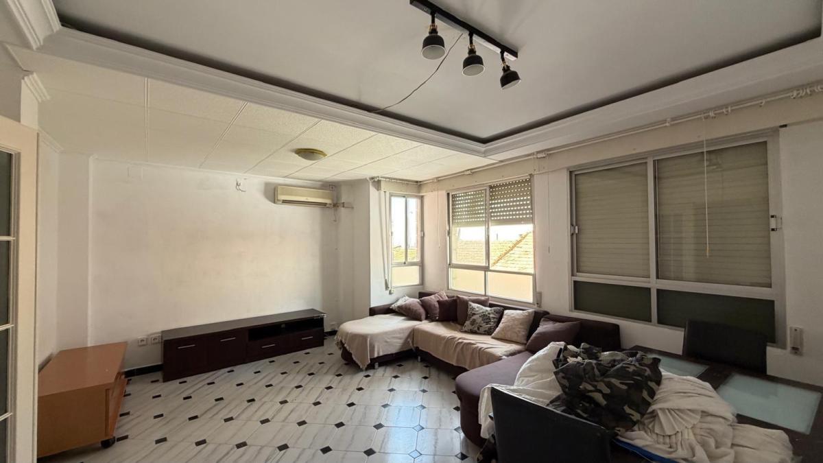 APARTAMENTO DE 3 HABITACIONES INDEPENDIENTE CON POSIBILIDAD DE HACER UNA SEGUNDA PLANTA EN SOLARIUM, Torrevieja
photo 1