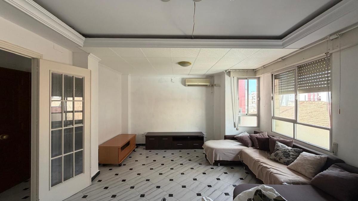 APARTAMENTO DE 3 HABITACIONES INDEPENDIENTE CON POSIBILIDAD DE HACER UNA SEGUNDA PLANTA EN SOLARIUM, Torrevieja
photo 2