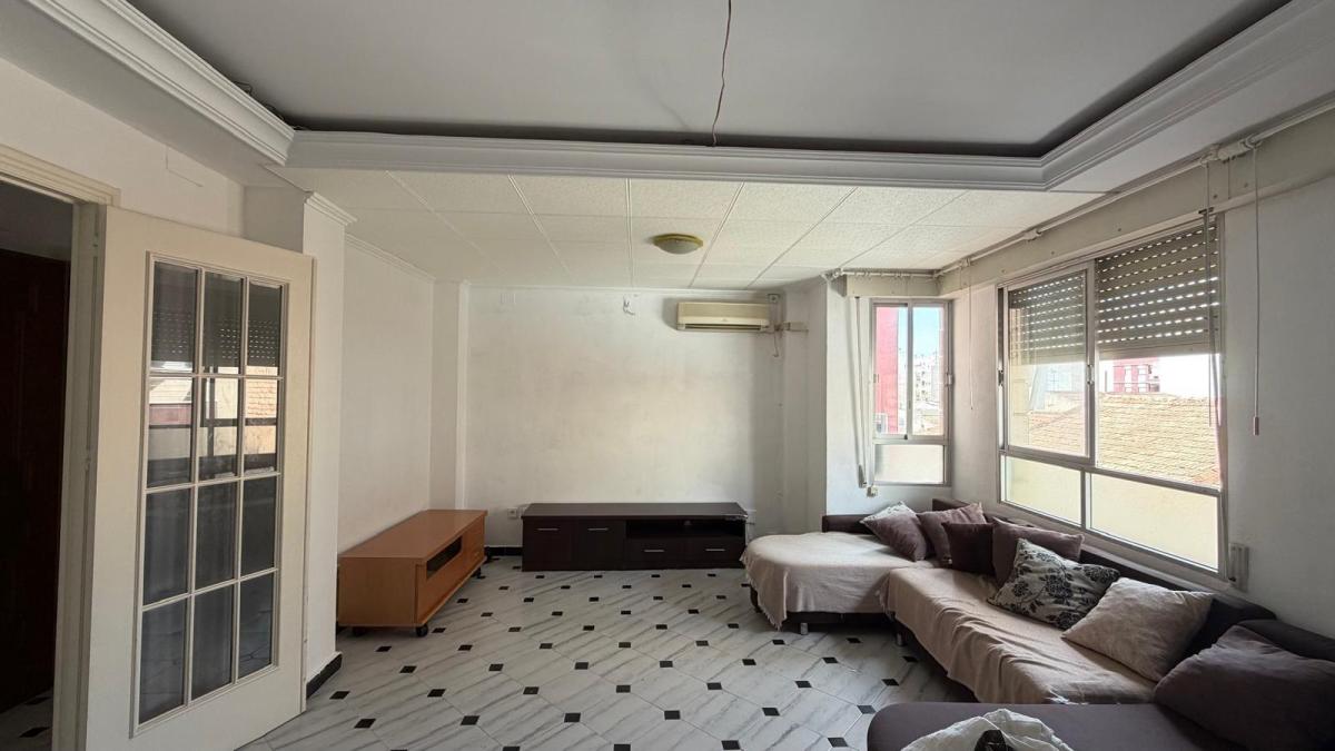 APARTAMENTO DE 3 HABITACIONES INDEPENDIENTE CON POSIBILIDAD DE HACER UNA SEGUNDA PLANTA EN SOLARIUM, Torrevieja
photo 3