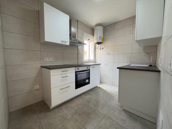 PISO CON REFORMA DE ALTA CALIDAD DE 3 HABITACIONES – LISTO PARA ENTRAR – ZONA JUAN 23 EN ALICANTE, Alicante
 photo 1