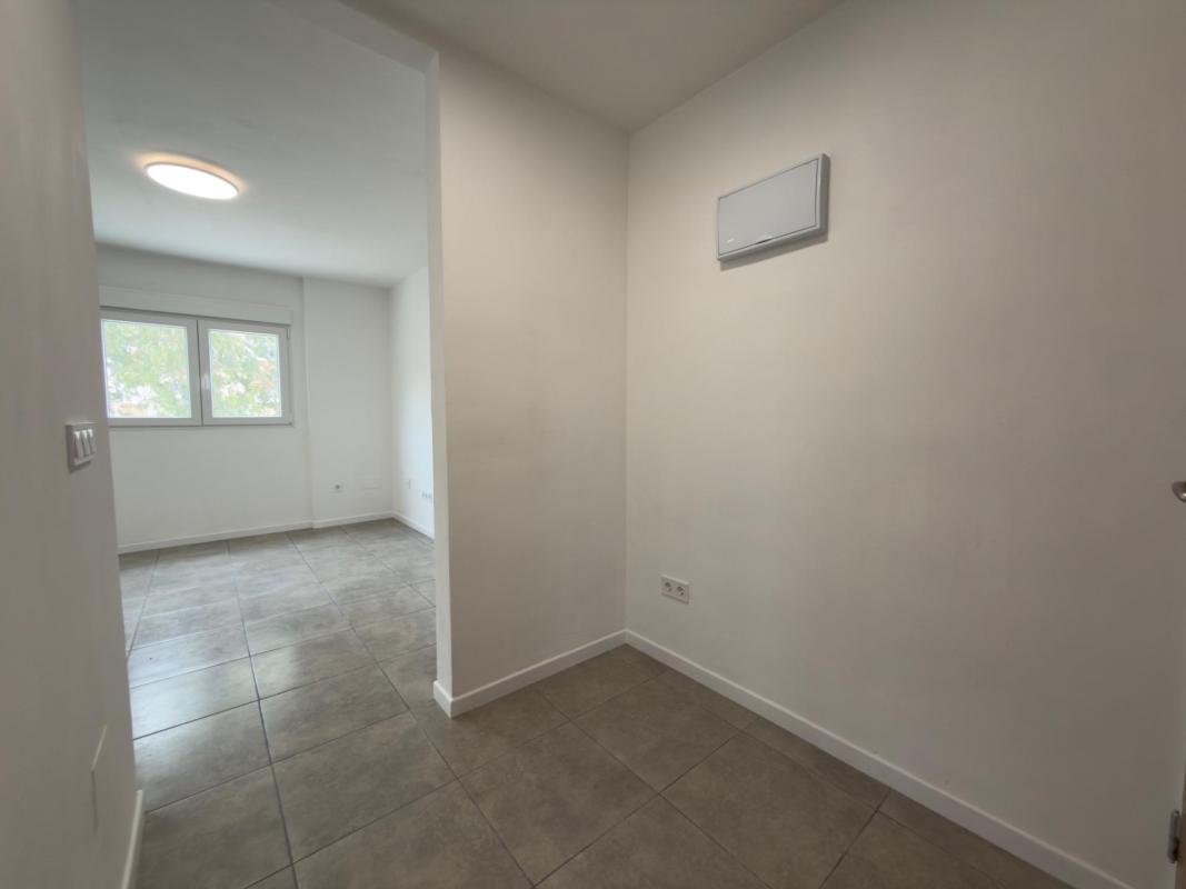 PISO CON REFORMA DE ALTA CALIDAD DE 3 HABITACIONES – LISTO PARA ENTRAR – ZONA JUAN 23 EN ALICANTE, Alicante
photo 2