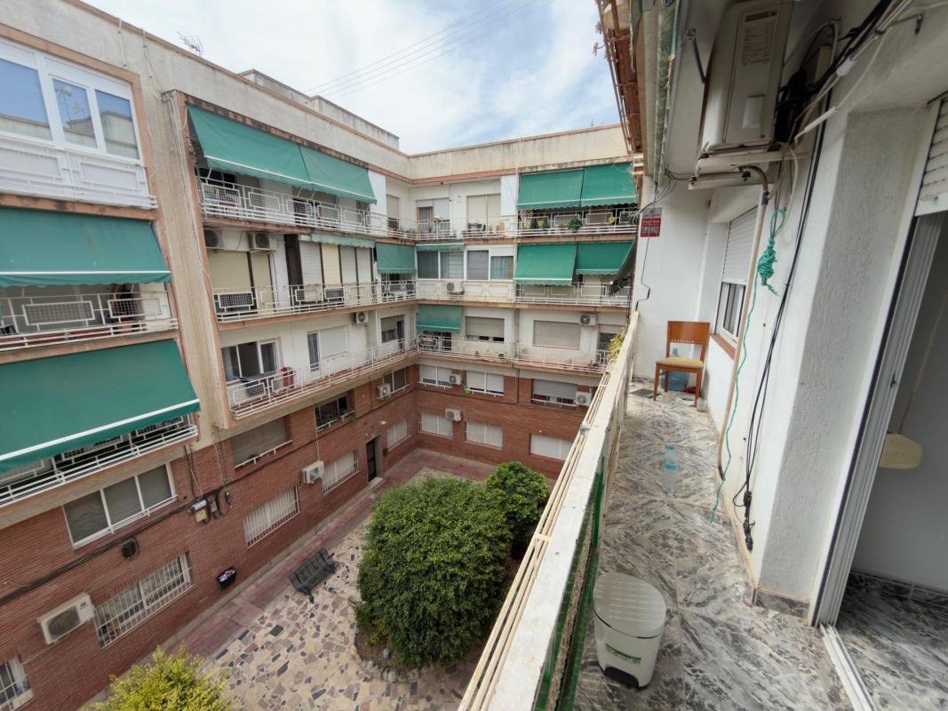 Gran oportunidad piso con 4 dormitorios y 2 baños cerca de Museo Marq en Alicante en venta, Alicante
photo 2