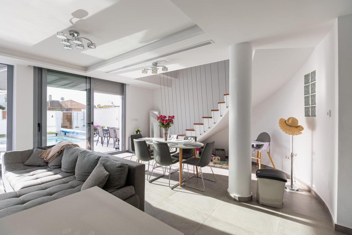 Properties for sale and rent in Spain photo 5