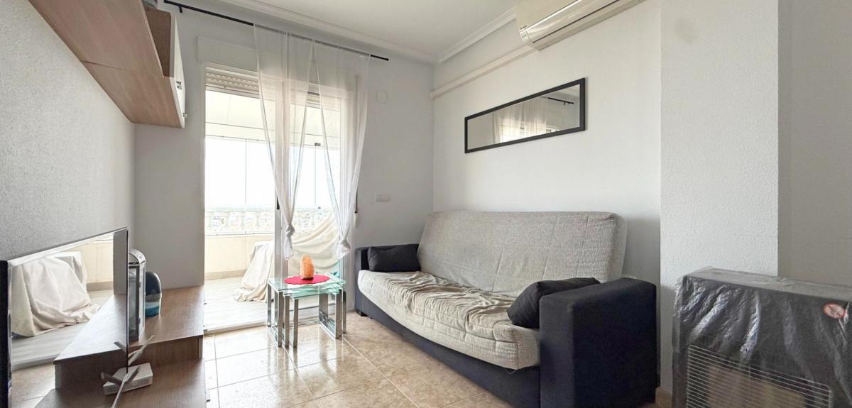 Sale of apartment in Calle del Tomillo, 18, Torrevieja
photo 3