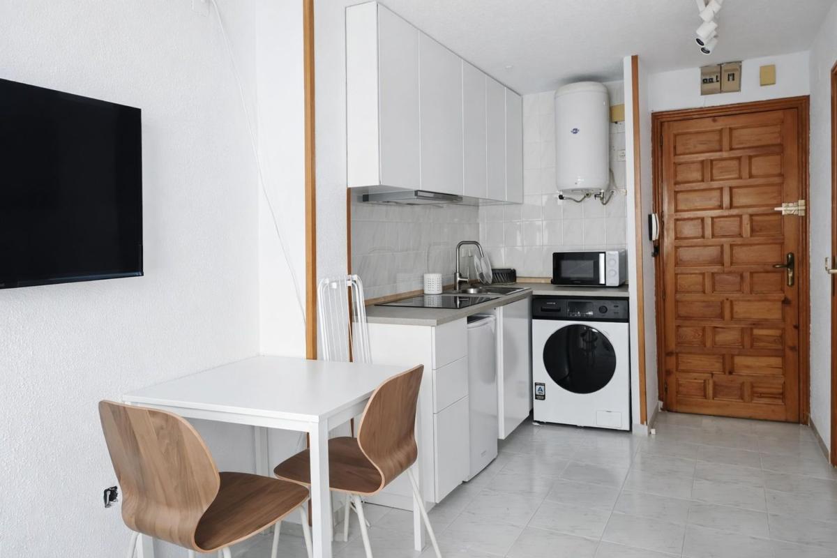 Продажа студии в Estudio en Calle Ramón Gallud, 224, Las Piscinas Naturales, Torrevieja, Торревьеха photo 5
