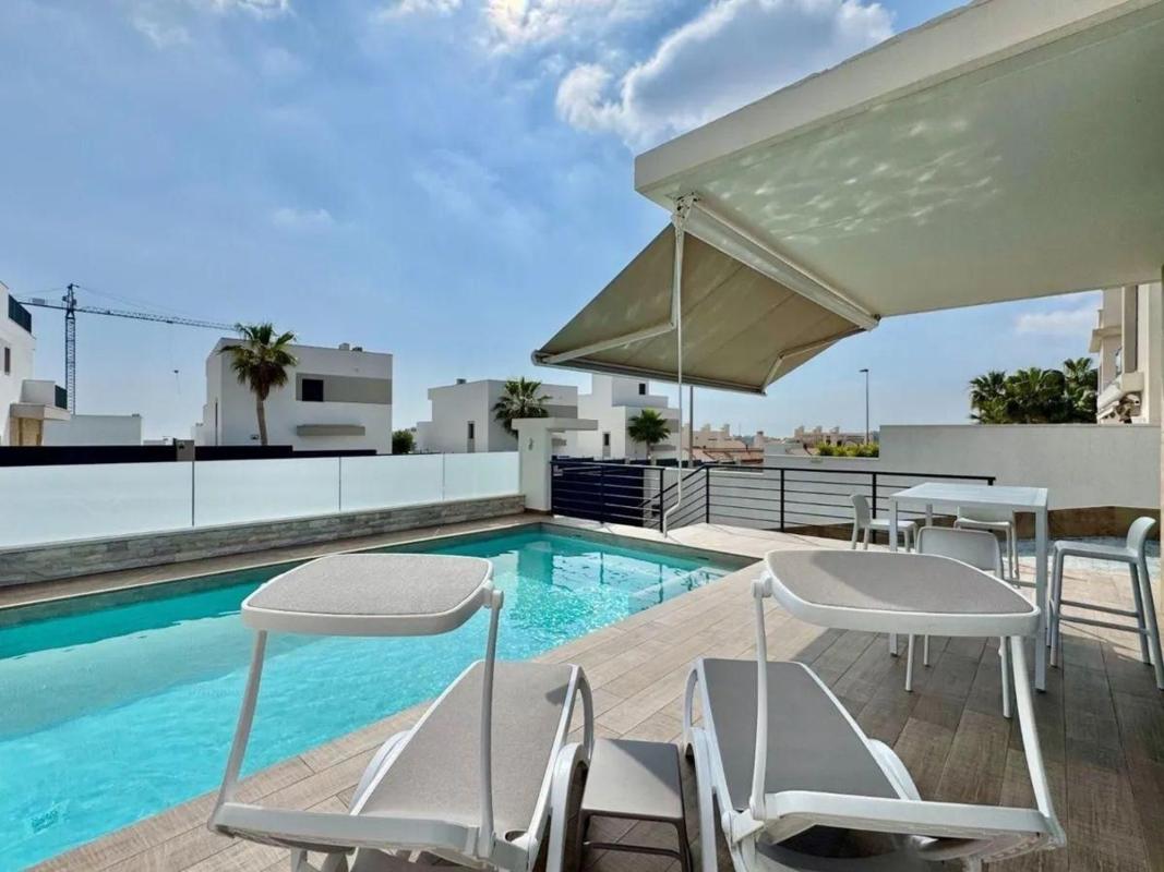 Properties for sale and rent in Spain photo 3