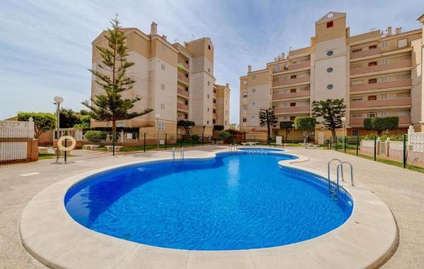 Apartment for sale in Piso en Avenida Habaneras - Curva de Palangre, Torrevieja, Torrevieja thumbnail 3