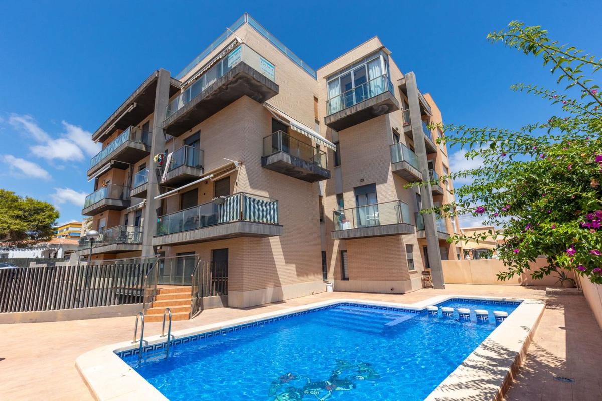 Sale of apartment in Piso en Calle Marejada, Punta Prima, Torrevieja, Torrevieja
photo 1