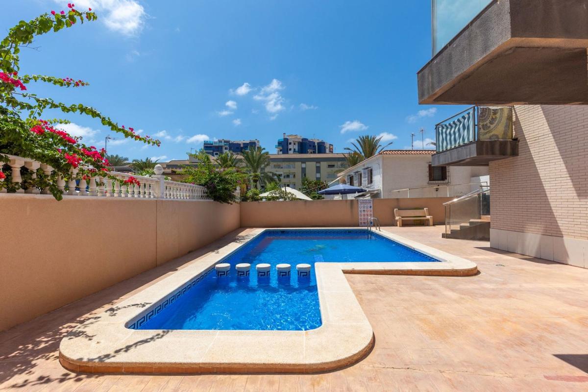 Sale of apartment in Piso en Calle Marejada, Punta Prima, Torrevieja, Torrevieja
photo 3