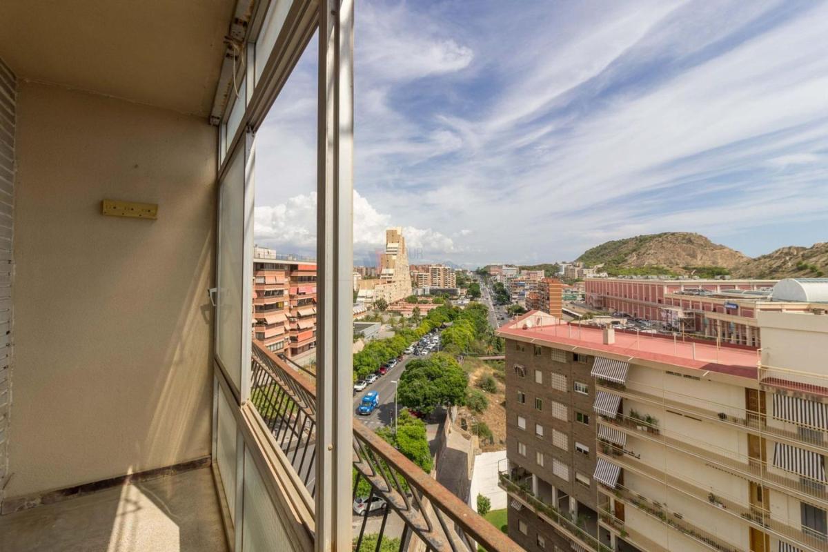 Sale of apartment in Piso en Calle Indalecio Prieto, 14, Plà del Bon Repòs-La Goteta, Alicante / Alacant, Alicante
photo 3