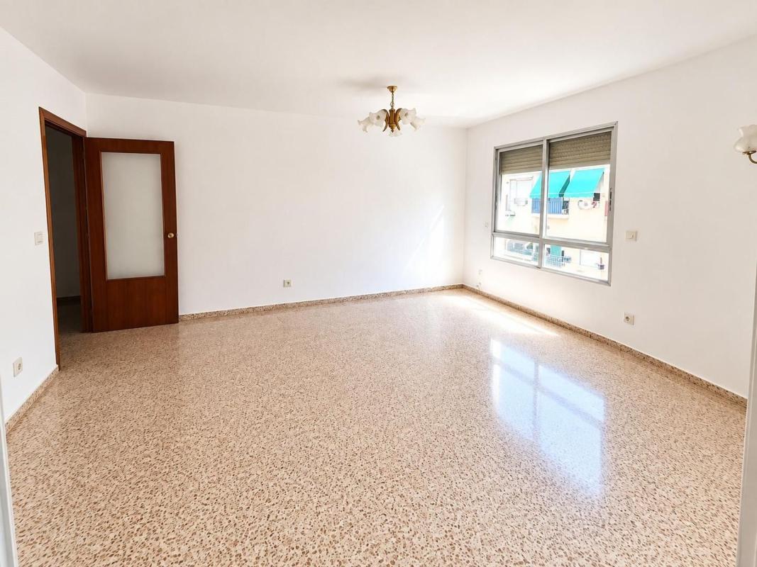 Venta de piso en Piso en Calle de los Doscientos, Benalúa, Alicante / Alacant, Alicante / Alacant
 photo 3