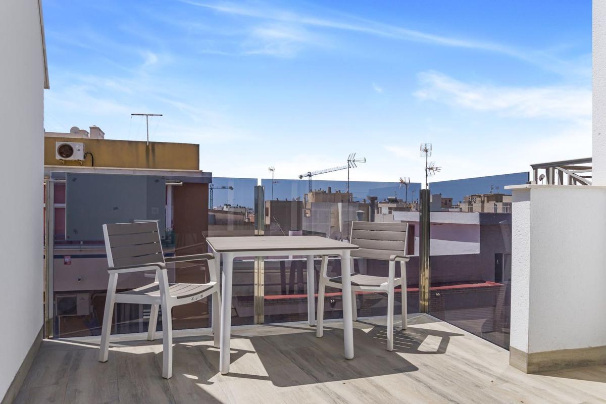 Venta de duplex en Dúplex en Calle Vicente Blasco Ibáñez, 111, Las Piscinas Naturales, Torrevieja, Torrevieja photo 2