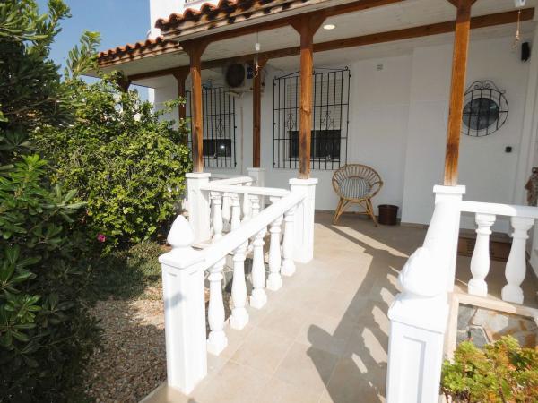 Casa o chalet independiente en Calle Velázquez, 5, La Siesta - El Salado - Torreta, Torrevieja thumbnail 2