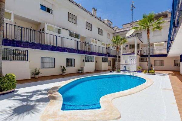Продажа квартиры на Piso en Calle Mar Rojo, 11, La Veleta, Torrevieja, Торревьеха
photo 1